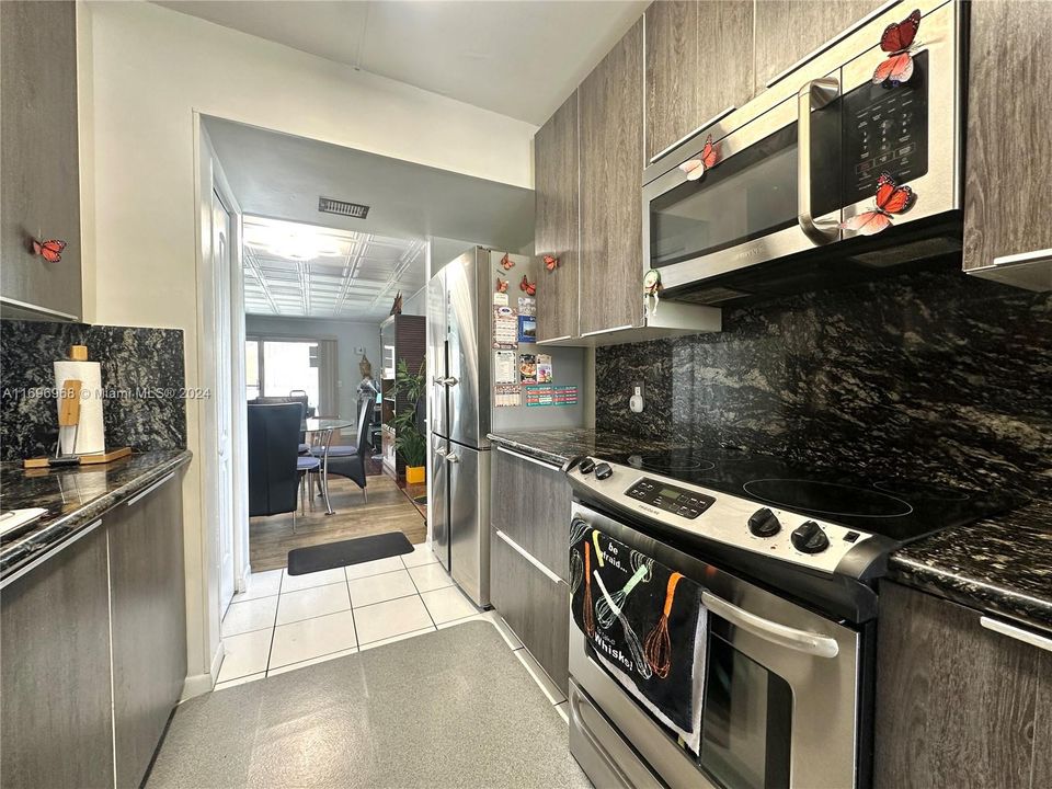 For Sale: $329,500 (2 beds, 2 baths, 1507 Square Feet)