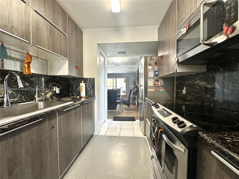 For Sale: $329,500 (2 beds, 2 baths, 1507 Square Feet)