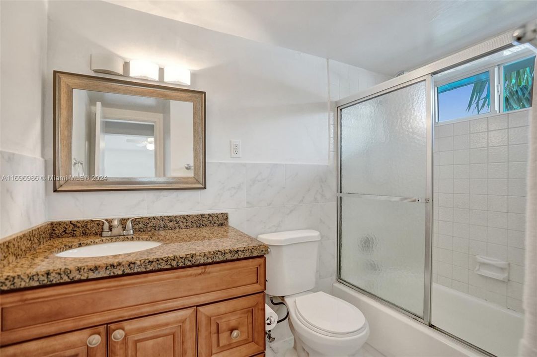 For Sale: $349,900 (2 beds, 2 baths, 966 Square Feet)