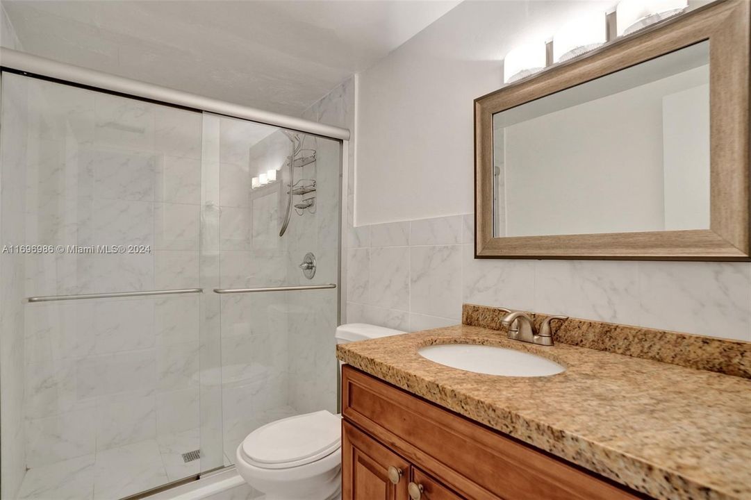 For Sale: $349,900 (2 beds, 2 baths, 966 Square Feet)