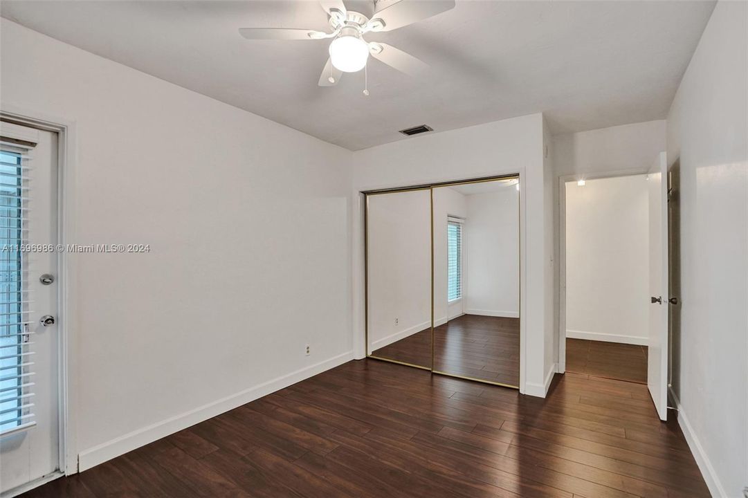 For Sale: $349,900 (2 beds, 2 baths, 966 Square Feet)