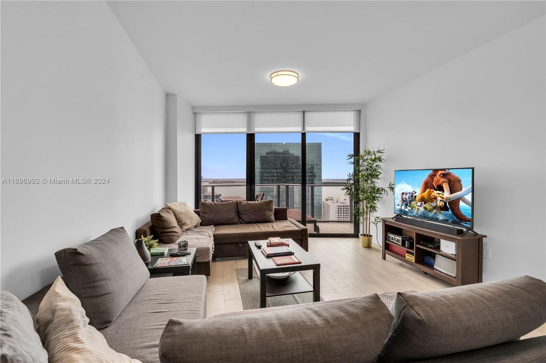 For Sale: $655,000 (1 beds, 1 baths, 699 Square Feet)