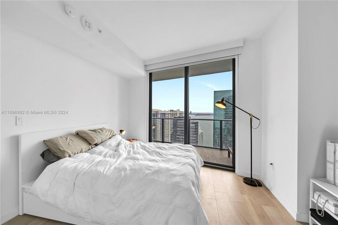 For Sale: $655,000 (1 beds, 1 baths, 699 Square Feet)