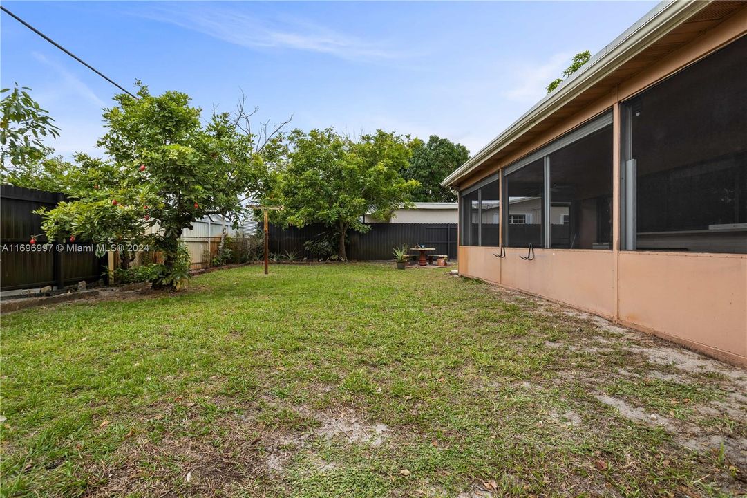 For Sale: $570,000 (3 beds, 2 baths, 1384 Square Feet)