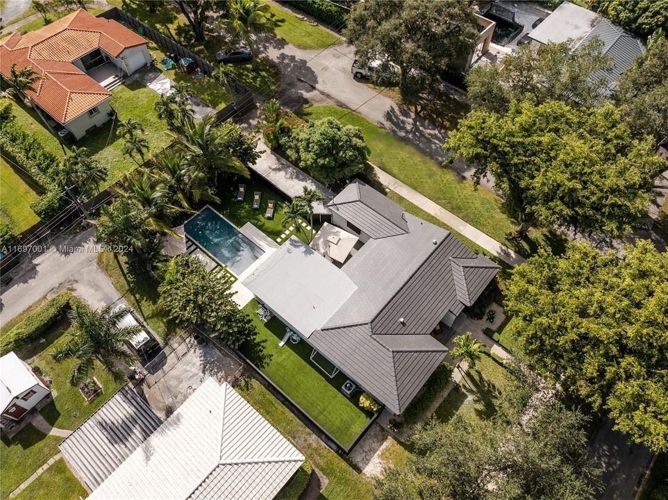 For Sale: $1,395,000 (3 beds, 2 baths, 1798 Square Feet)