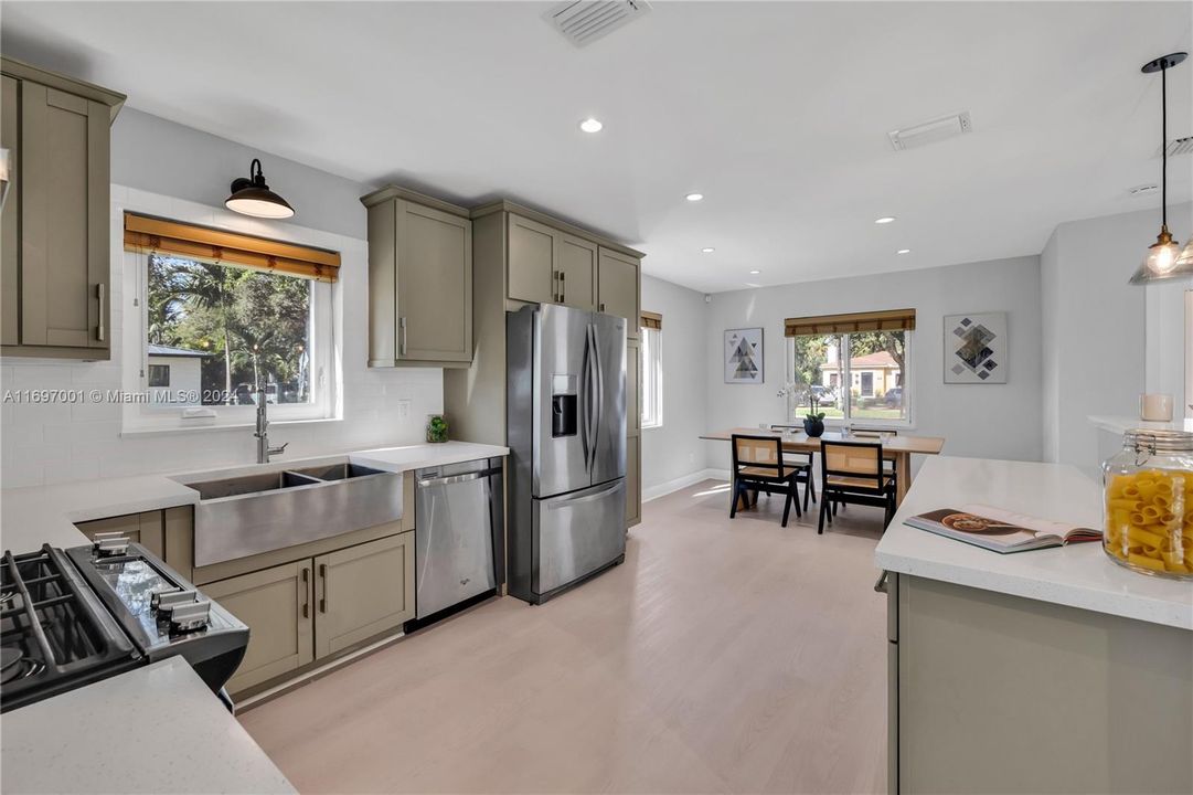 For Sale: $1,395,000 (3 beds, 2 baths, 1798 Square Feet)