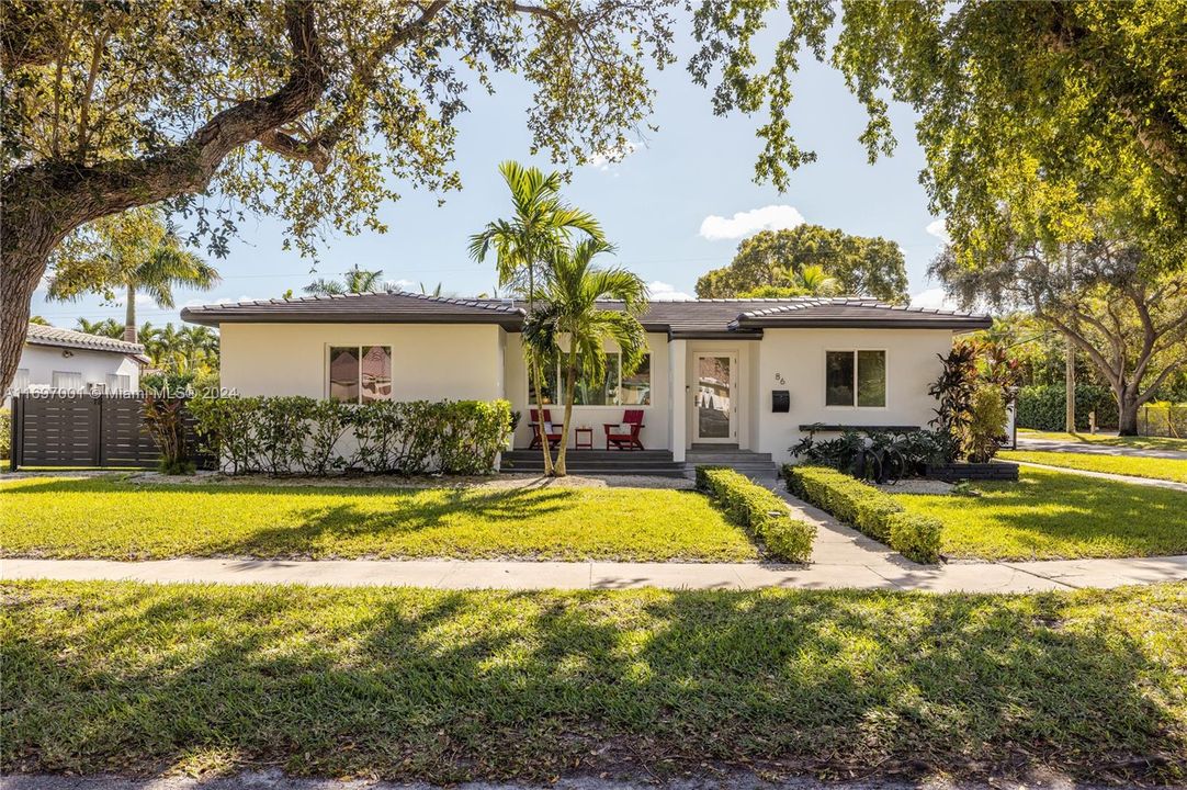 For Sale: $1,395,000 (3 beds, 2 baths, 1798 Square Feet)