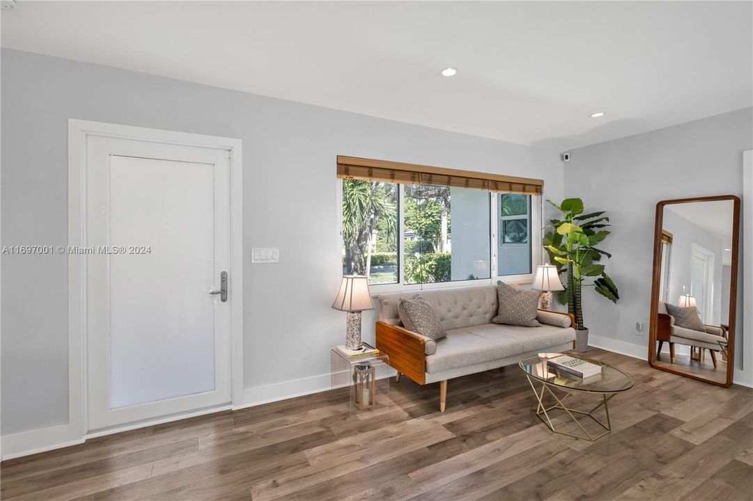 For Sale: $1,395,000 (3 beds, 2 baths, 1798 Square Feet)