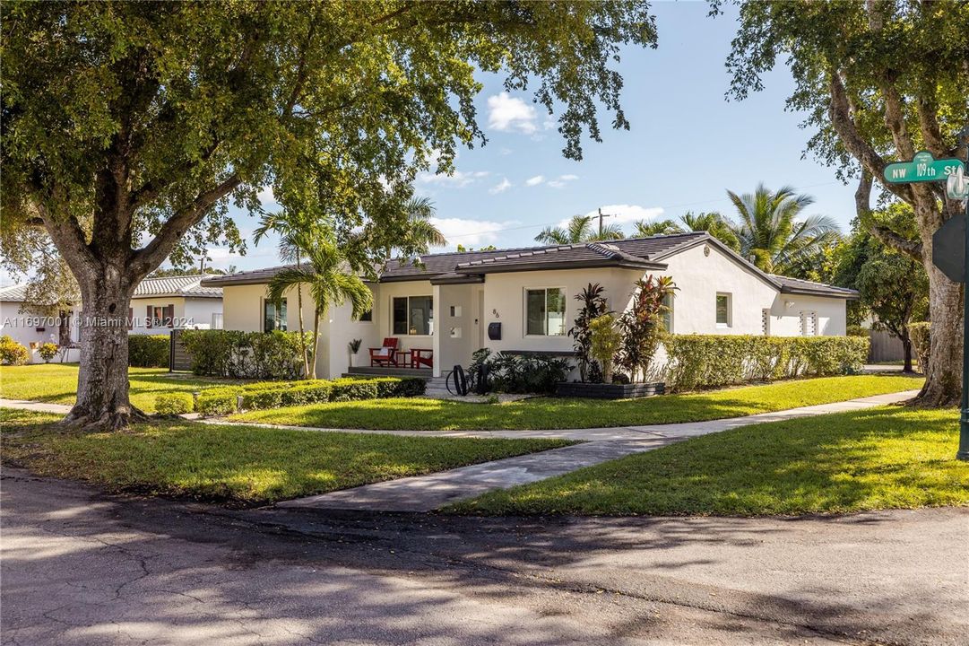 For Sale: $1,395,000 (3 beds, 2 baths, 1798 Square Feet)