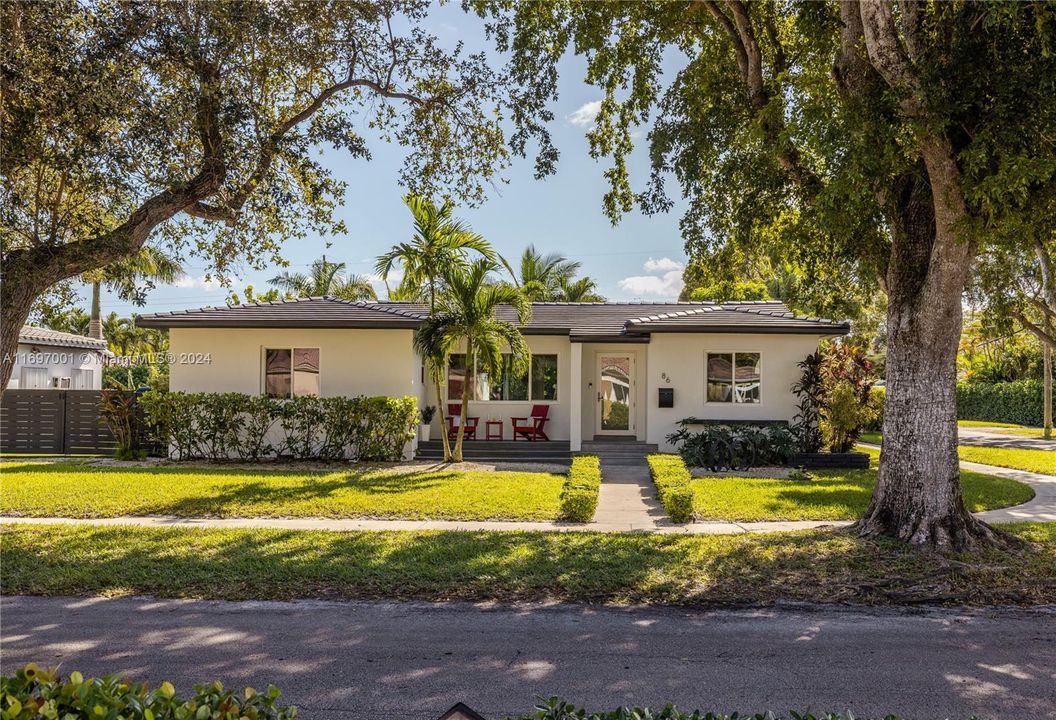 For Sale: $1,395,000 (3 beds, 2 baths, 1798 Square Feet)