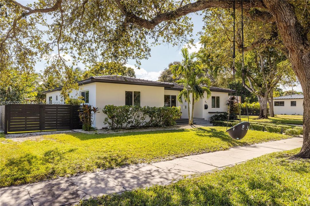 For Sale: $1,395,000 (3 beds, 2 baths, 1798 Square Feet)