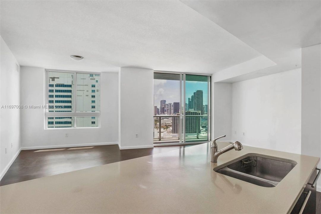 For Sale: $425,000 (1 beds, 1 baths, 799 Square Feet)