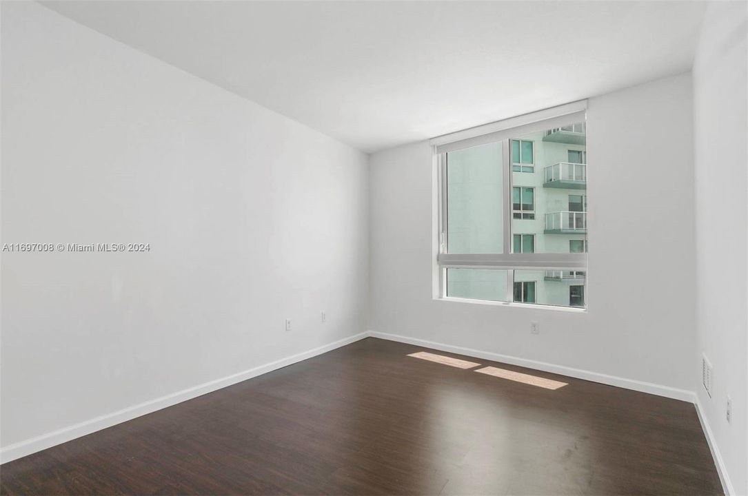 For Sale: $425,000 (1 beds, 1 baths, 799 Square Feet)