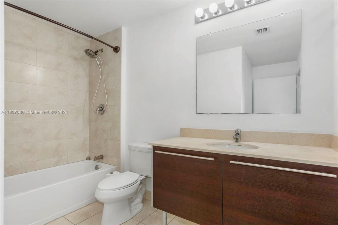 For Sale: $425,000 (1 beds, 1 baths, 799 Square Feet)