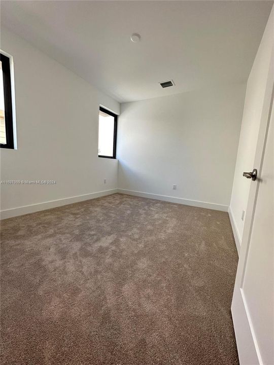 For Rent: $4,500 (3 beds, 2 baths, 1600 Square Feet)