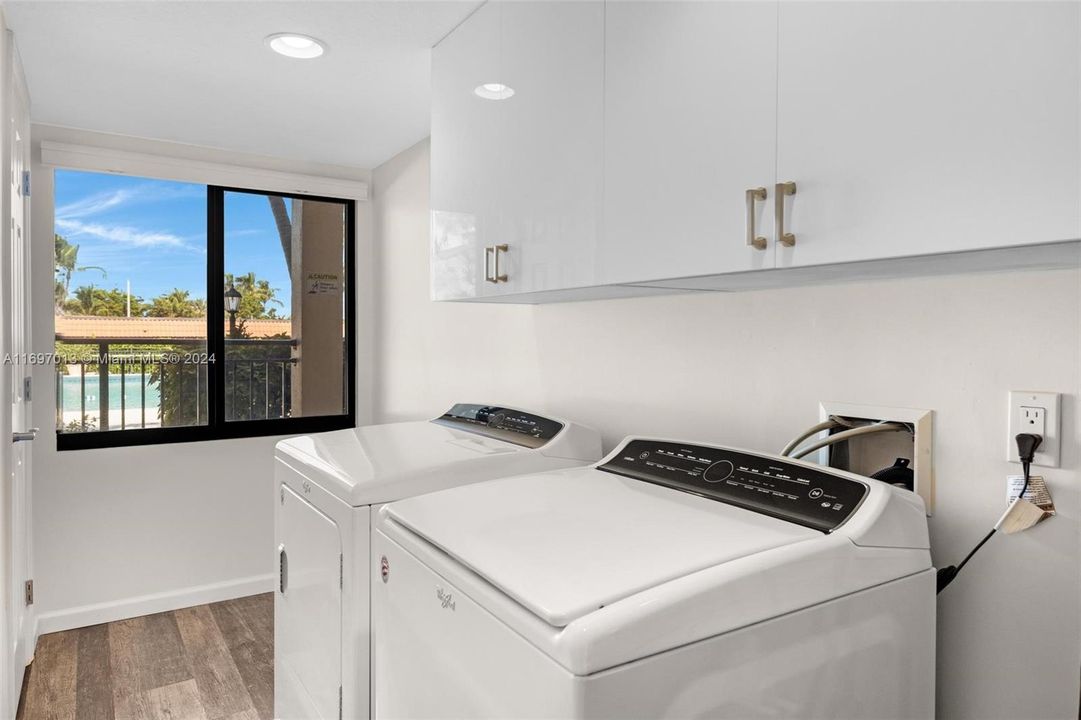 For Sale: $875,000 (2 beds, 2 baths, 1260 Square Feet)