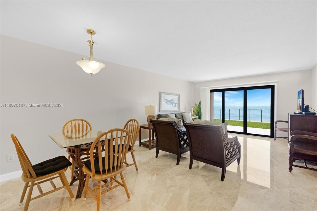 For Sale: $875,000 (2 beds, 2 baths, 1260 Square Feet)