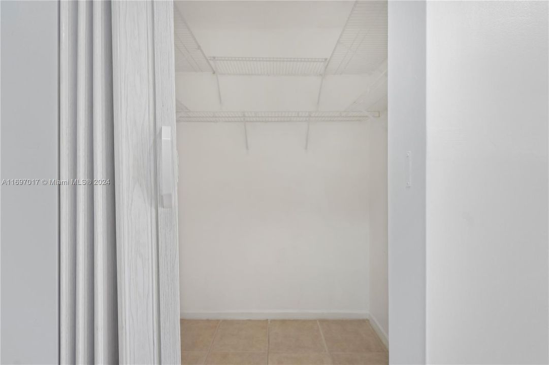 Principal Walk-in Closet