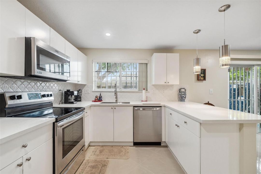 For Sale: $395,000 (3 beds, 2 baths, 1676 Square Feet)