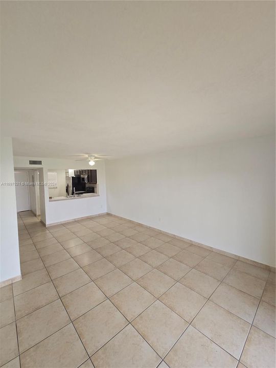 For Rent: $2,100 (2 beds, 2 baths, 956 Square Feet)