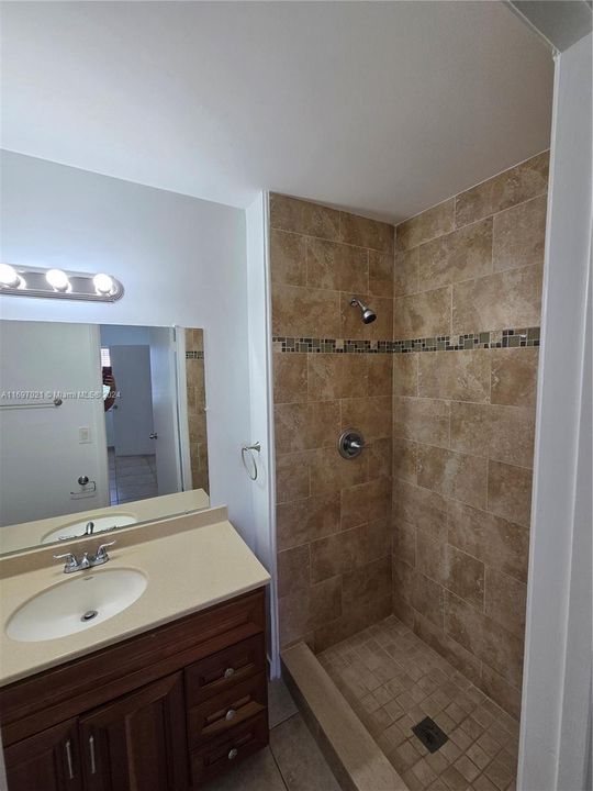 For Rent: $2,100 (2 beds, 2 baths, 956 Square Feet)