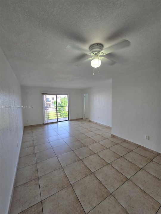 For Rent: $2,100 (2 beds, 2 baths, 956 Square Feet)