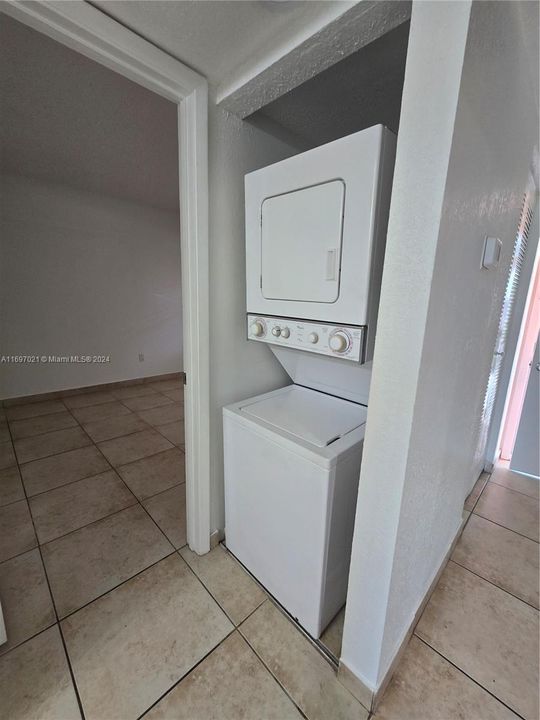 For Rent: $2,100 (2 beds, 2 baths, 956 Square Feet)