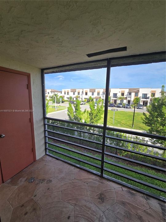 For Rent: $2,100 (2 beds, 2 baths, 956 Square Feet)