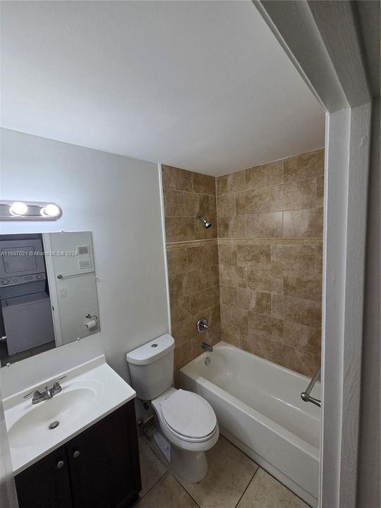 For Rent: $2,100 (2 beds, 2 baths, 956 Square Feet)