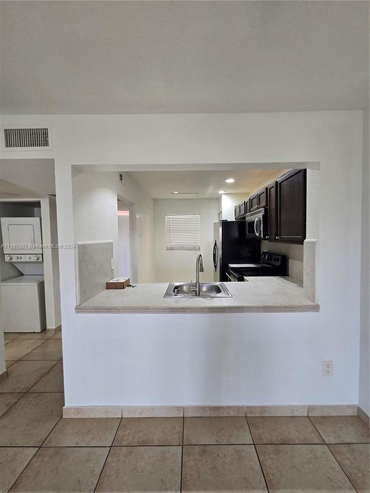 For Rent: $2,100 (2 beds, 2 baths, 956 Square Feet)