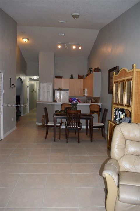 For Rent: $2,200 (2 beds, 2 baths, 1258 Square Feet)