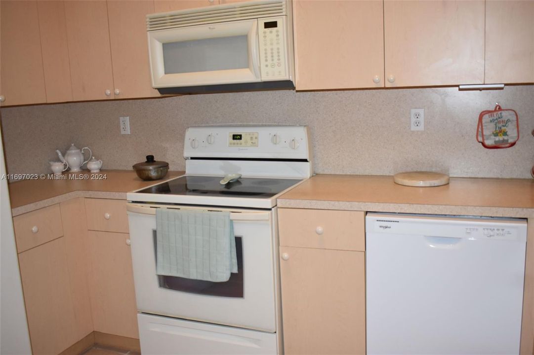 For Rent: $2,200 (2 beds, 2 baths, 1258 Square Feet)