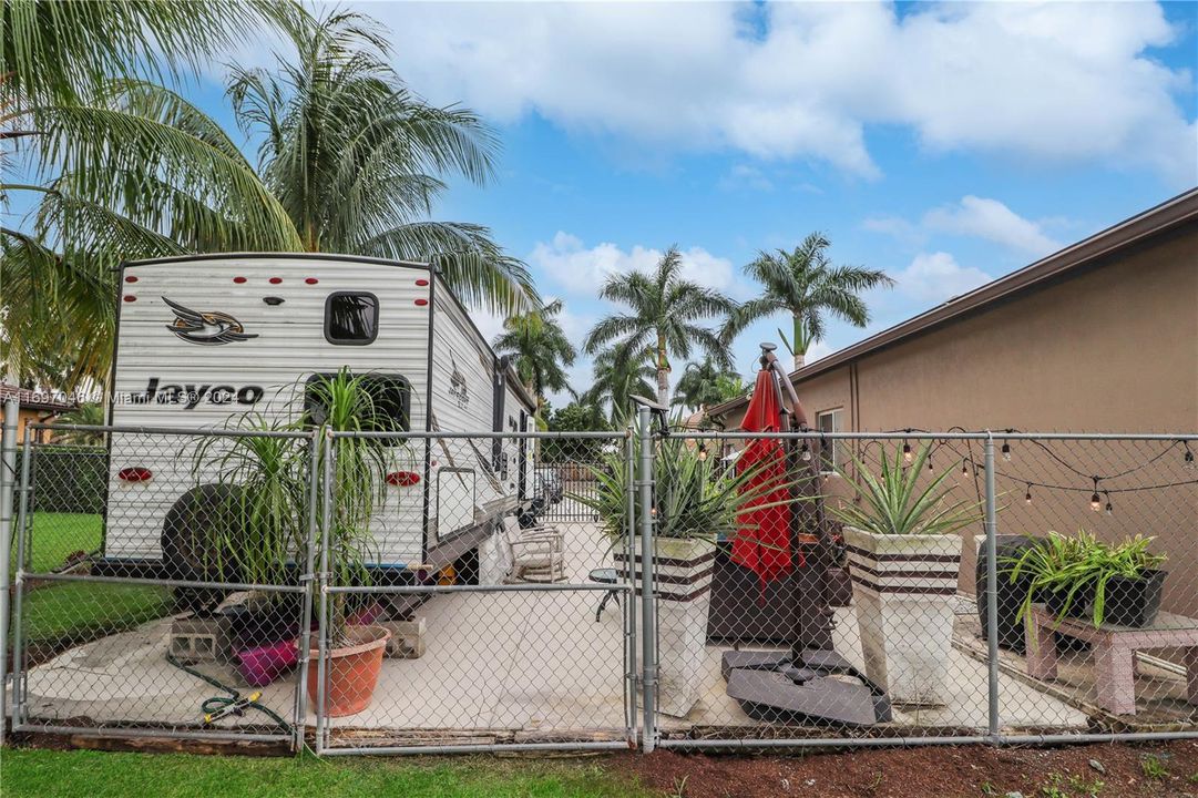 For Sale: $850,000 (4 beds, 3 baths, 3080 Square Feet)