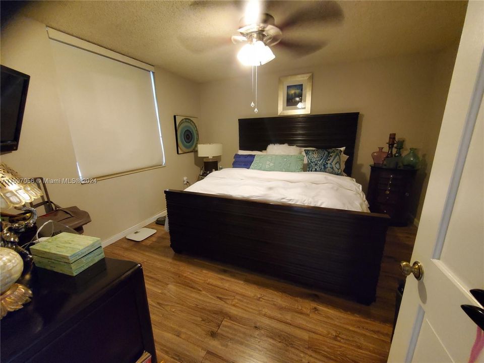 For Rent: $2,300 (2 beds, 2 baths, 1385 Square Feet)