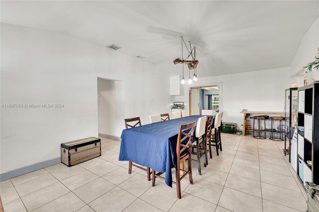 For Sale: $729,000 (3 beds, 2 baths, 1174 Square Feet)