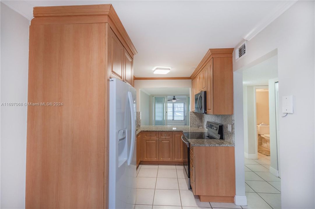 For Sale: $149,000 (2 beds, 2 baths, 1070 Square Feet)