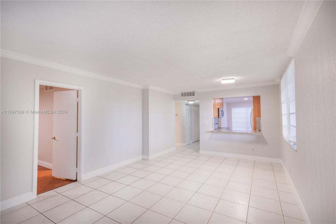 For Sale: $149,000 (2 beds, 2 baths, 1070 Square Feet)