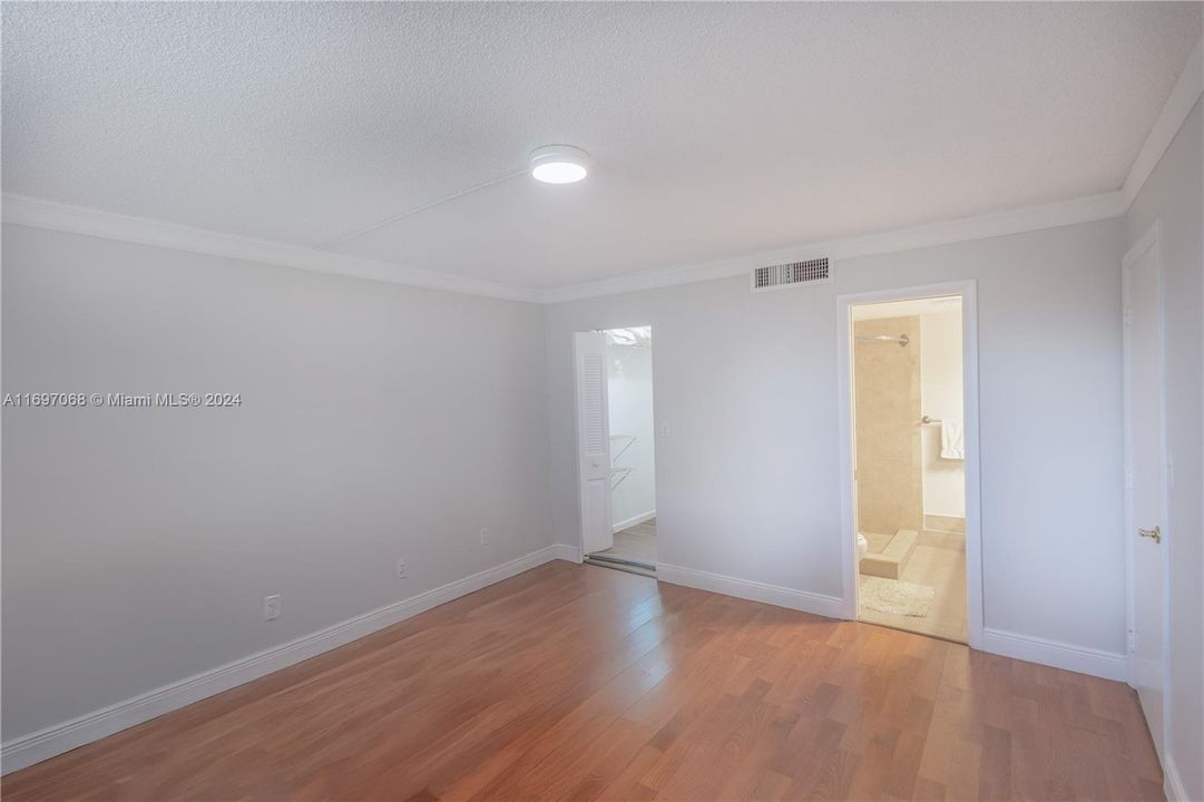 For Sale: $149,000 (2 beds, 2 baths, 1070 Square Feet)