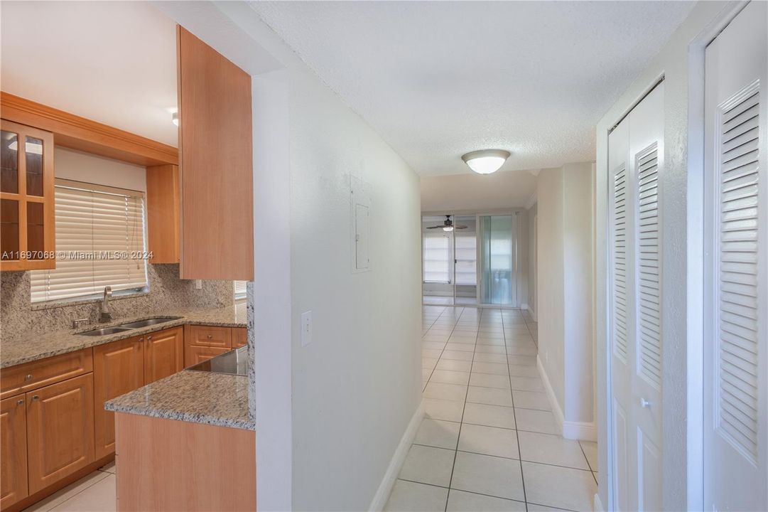 For Sale: $149,000 (2 beds, 2 baths, 1070 Square Feet)