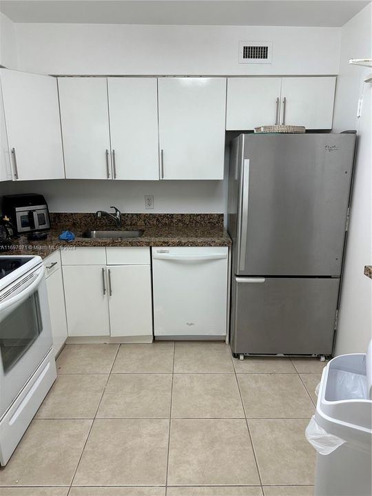 For Rent: $5,500 (2 beds, 2 baths, 1010 Square Feet)