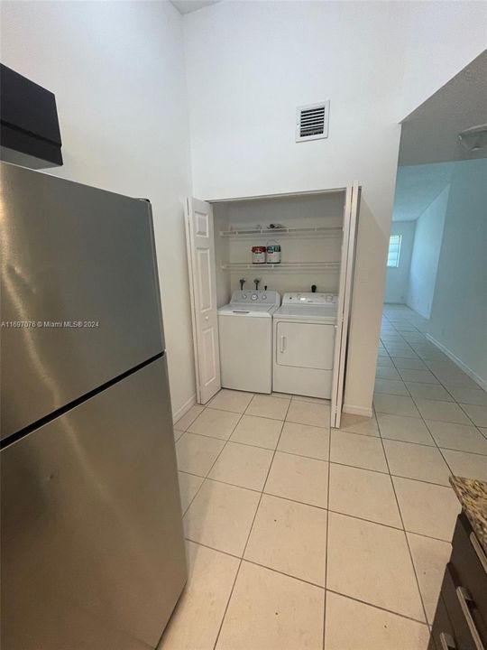 For Rent: $2,000 (2 beds, 2 baths, 868 Square Feet)