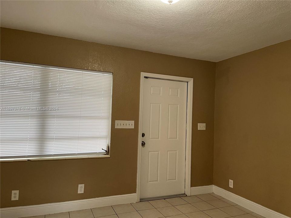 For Rent: $3,000 (3 beds, 2 baths, 1184 Square Feet)