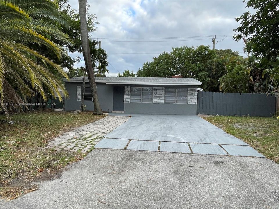 For Rent: $3,000 (3 beds, 2 baths, 1184 Square Feet)