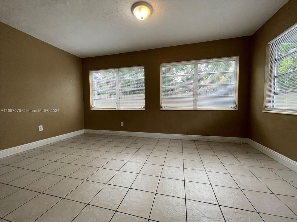 For Rent: $3,000 (3 beds, 2 baths, 1184 Square Feet)