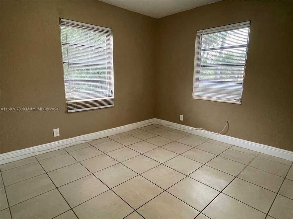 For Rent: $3,000 (3 beds, 2 baths, 1184 Square Feet)