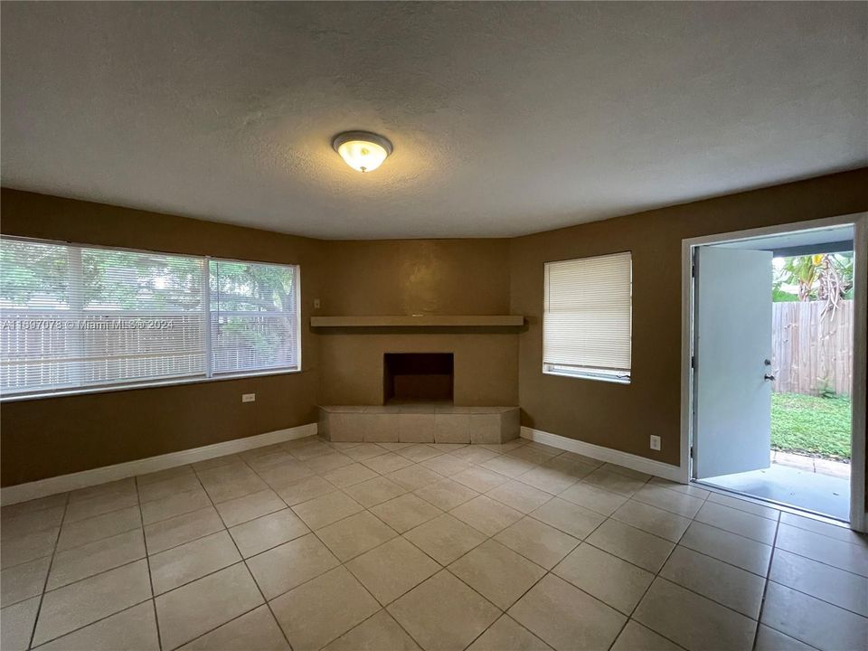 For Rent: $3,000 (3 beds, 2 baths, 1184 Square Feet)