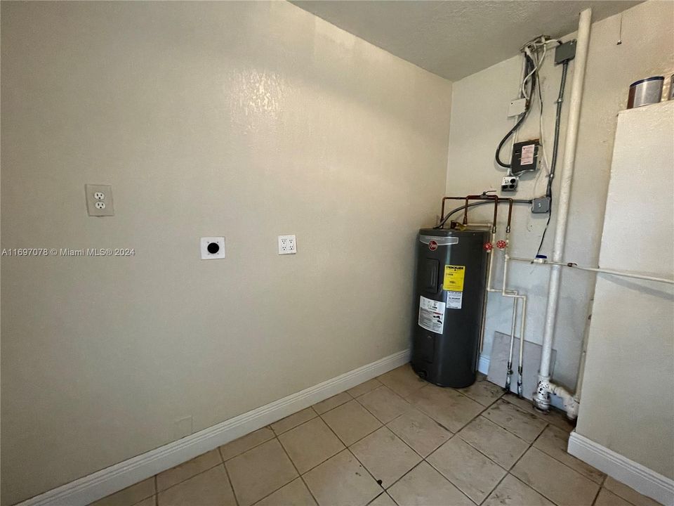 For Rent: $3,000 (3 beds, 2 baths, 1184 Square Feet)