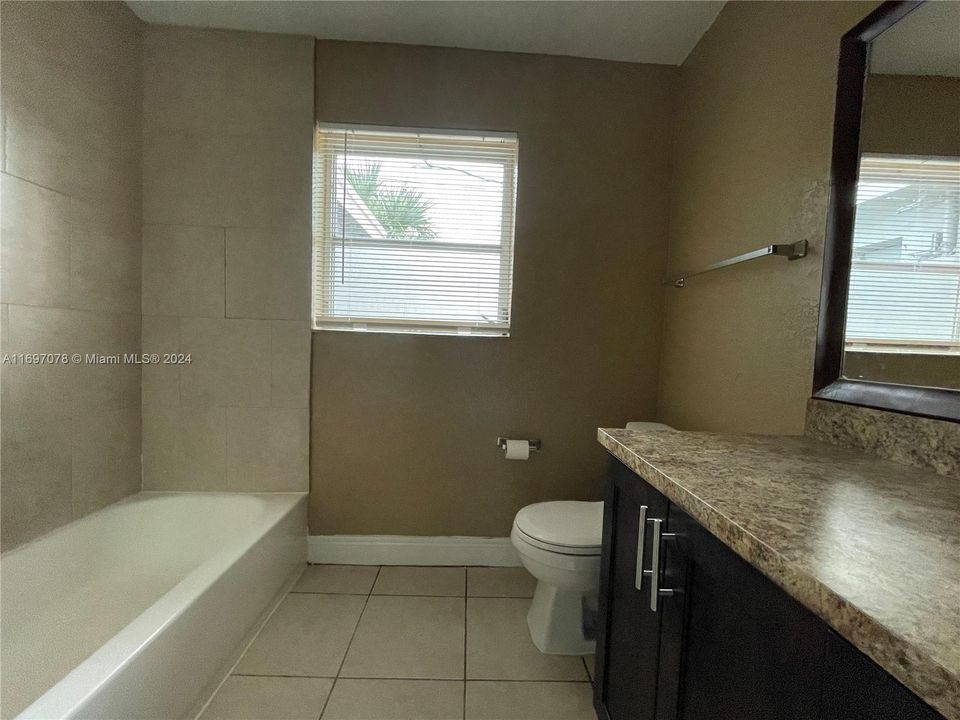 For Rent: $3,000 (3 beds, 2 baths, 1184 Square Feet)