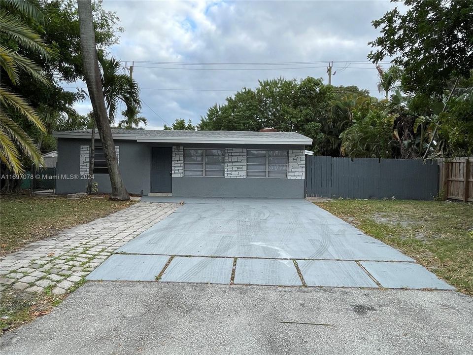 For Rent: $3,000 (3 beds, 2 baths, 1184 Square Feet)