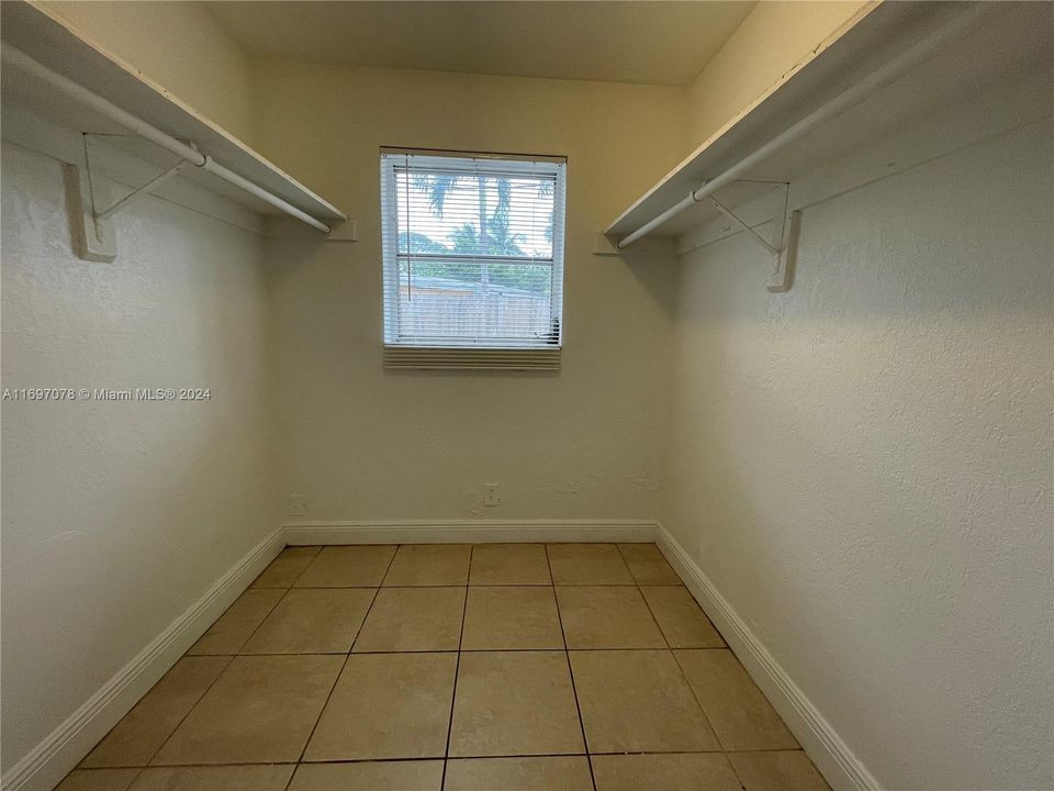 For Rent: $3,000 (3 beds, 2 baths, 1184 Square Feet)